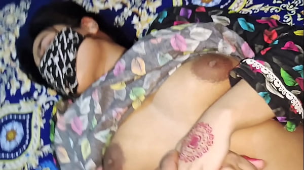 Ibu Tiriku Ngajarin Aku Soal Seks Dengan Omongan Kotor Hindi, Erangan Liar, Dan Ngentot Gila.