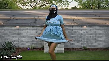 Mahasiswi Hijab Jogging Di Tempat Umum, Sange Ngasih Blowjob Demi Duit