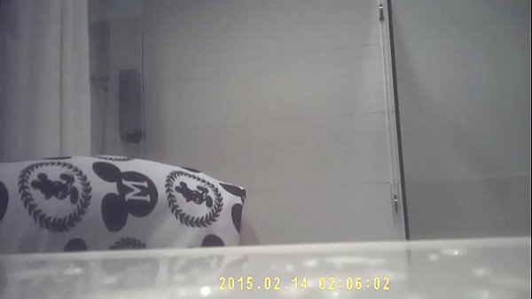 偷拍姐姐小奶诗诗洗澡，湿身诱惑让你看个爽