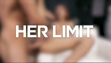 Cewek Asia Langsing Pake Lingerie Pink… Diminyaki Dan Dicocol Anusnya Keras Banget.
