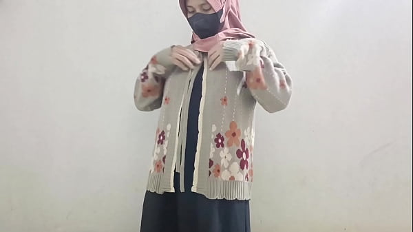 Gadis Berhijab Main Timun Sampe Basah