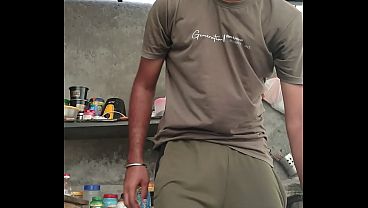 Cowo India Sendirian Muterin Kontol Mungilnya