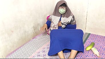 Cewek Hijab Indonesia Colmek Pake Jari, Muncrat Basahin Jilbab