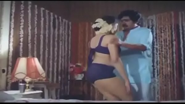 Orang India Punya Cara Bikin Bibir Basah Dan Badan Lembab Saat Bercinta.