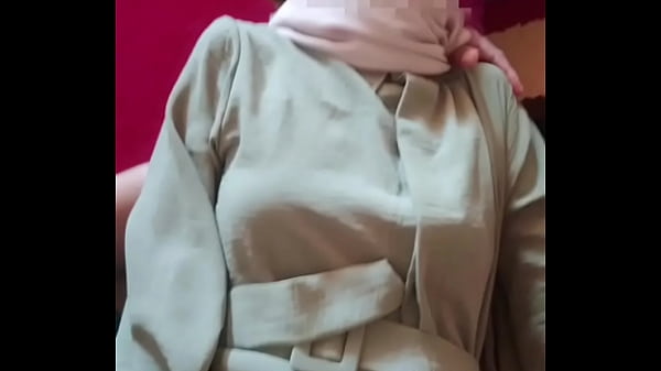 Saudari Tiri Berhijab Digenjot Liar Pas Momen Lebaran