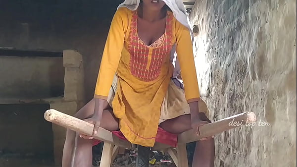 Dekh Meri Desi Biwi Apne Dost Se Chud Rahi Thi, Chod Raha Tha Usko.