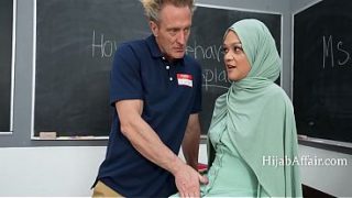 Hr Gadis Arab Digebrak Bertubi-tubi Teman Kantor