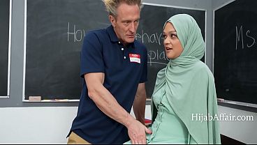 Hr Gadis Arab Digebrak Bertubi-tubi Teman Kantor