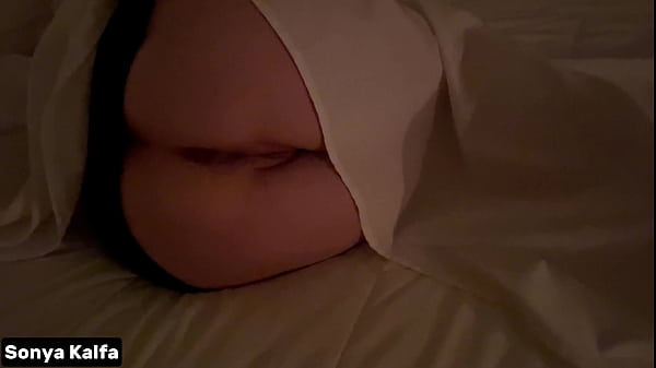 Ibu Tiri Arab Yang Lagi Horny Digenjot Semalaman Di Kasur.