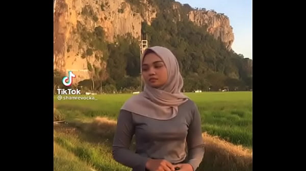Hijab Goyang Bikin Makin Panas