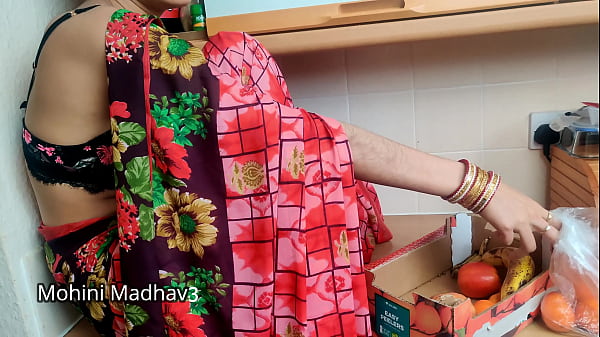 भारतीय देसी फल वाली मैडम ने भाव-ताव में ग्राहक के साथ जोरदार चुदाई की हिंदी ऑडियो